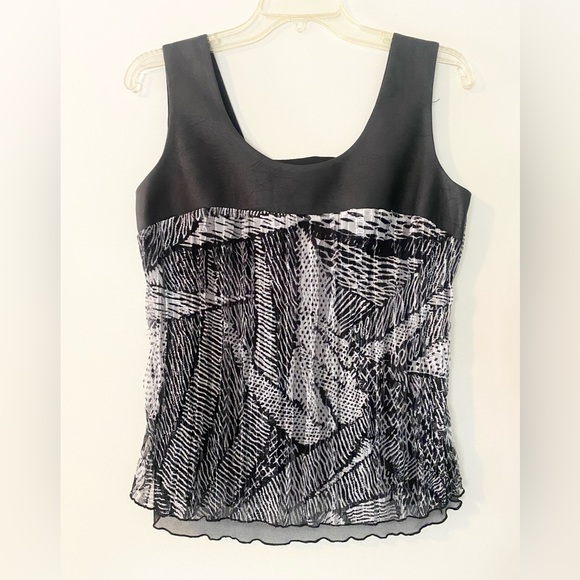 Drapers & Damons Two-Piece Set Top and Matching Cardigan - Picture 2 of 8